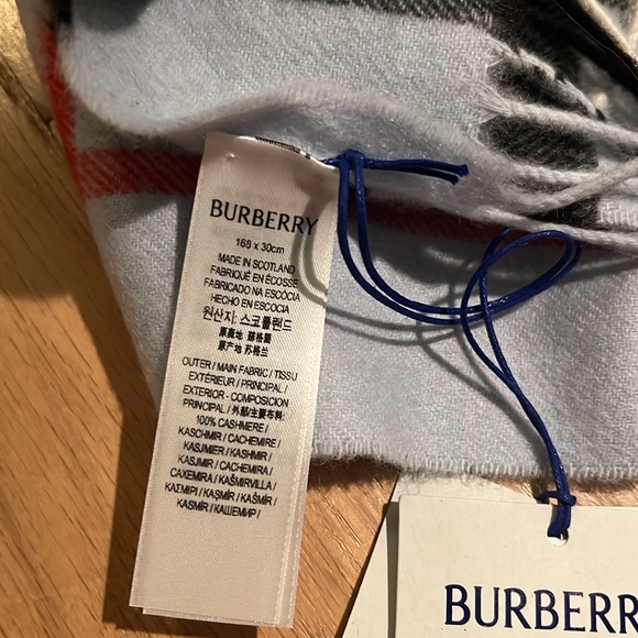 Burberry Check Cashmere Scarf - Picture 5 of 6